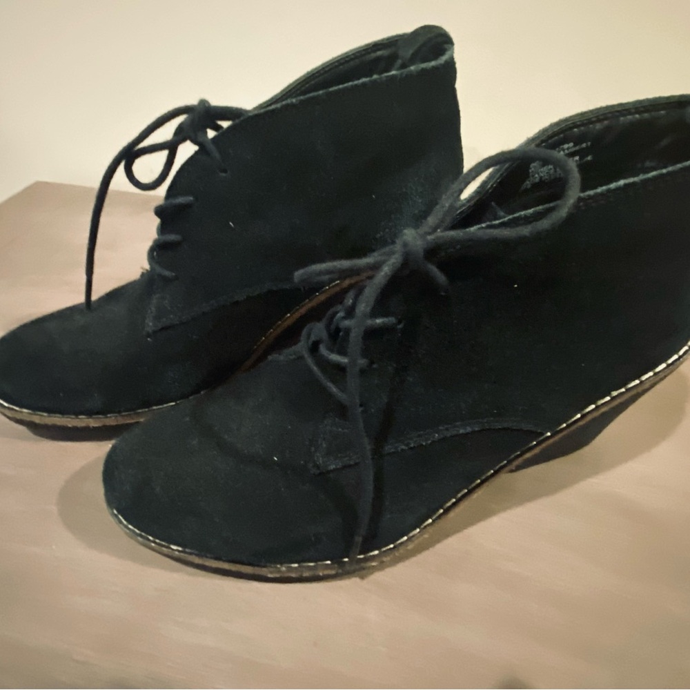 White Mountain Black Lace Up Boots